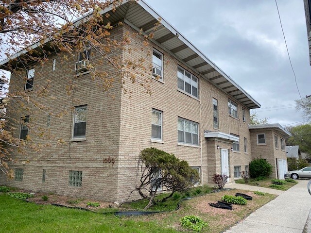 1069 Burnham Ave, Calumet City, IL for sale Primary Photo- Image 1 of 1