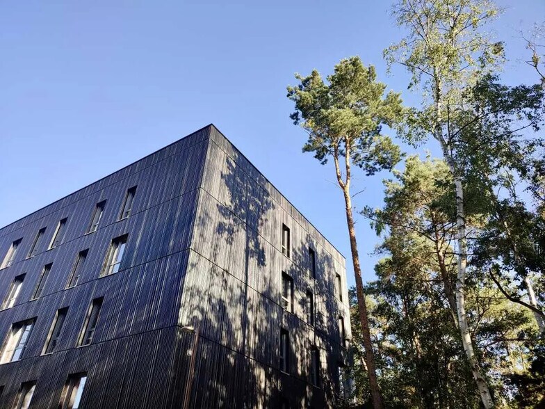 Office in Petit-Couronne for lease - Building Photo - Image 2 of 12