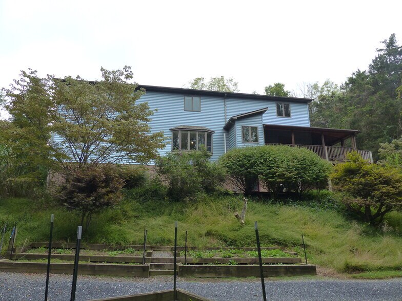 3878 Shutterlee Mill Rd, Staunton, VA 24401