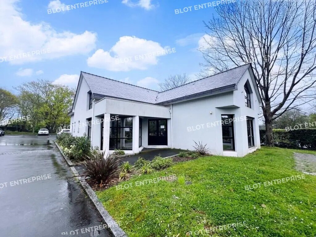 Location Bureaux 251 m² - Photo 1
