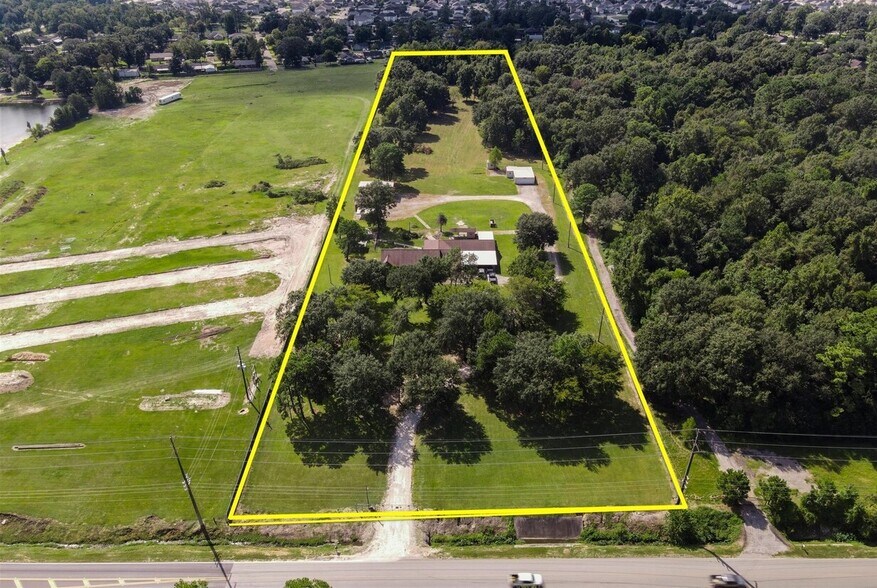 16140 Garrett Rd, Houston, TX 77044