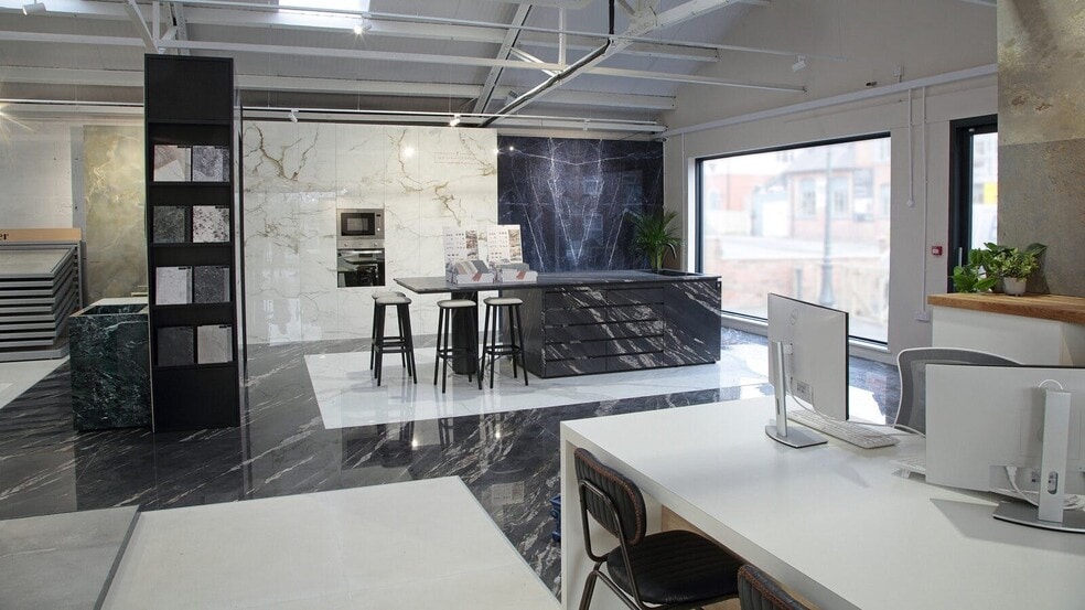 Knutsford Rd, Alderley Edge for lease - Interior Photo - Image 2 of 22