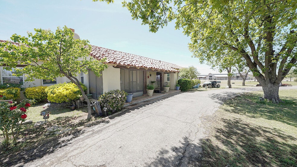 1401 S Vinton Rd, Canutillo, TX 79835