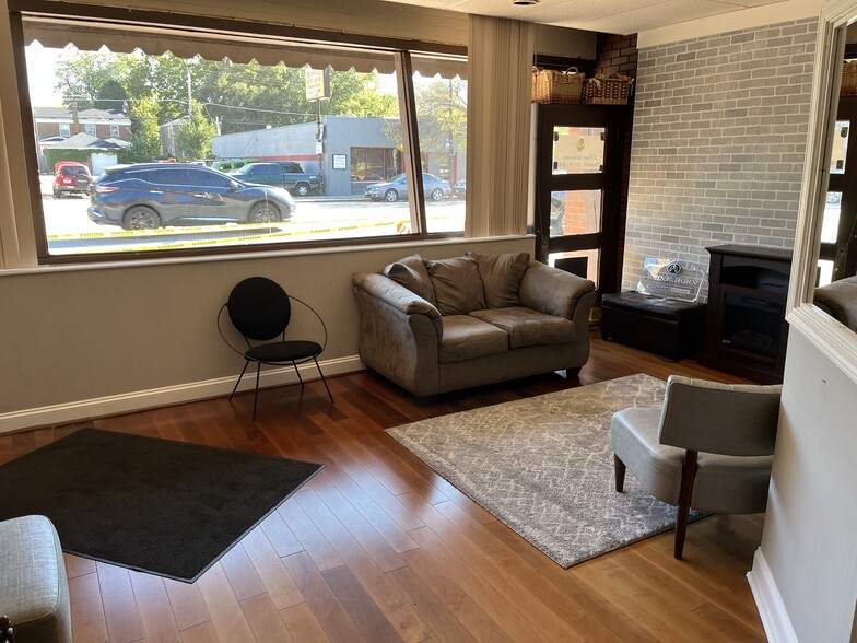 10336-10334 S Western Ave, Chicago, IL for sale - Interior Photo - Image 2 of 5