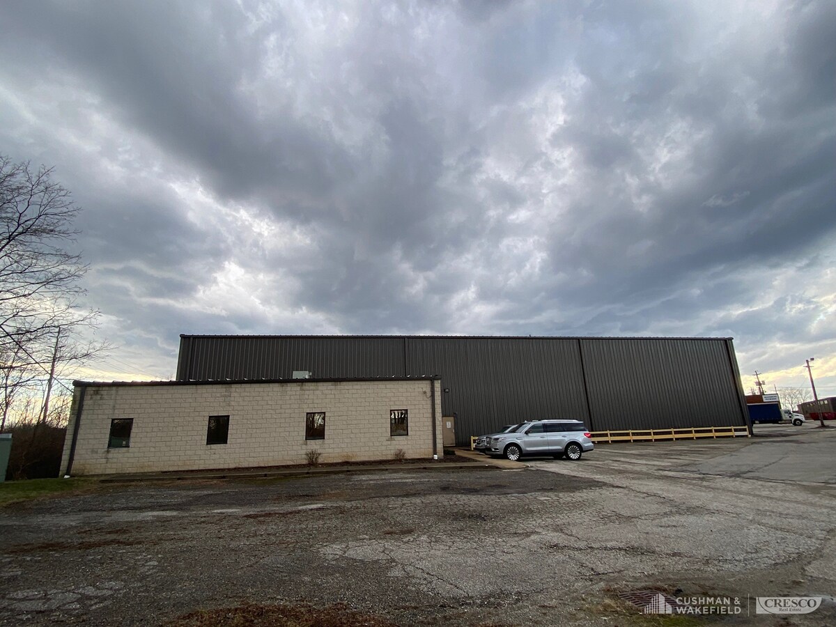 15601 Brookpark Rd, Brook Park, OH 44142