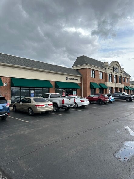 726 Carmel Dr, Carmel, IN for lease - Building Photo - Image 2 of 16