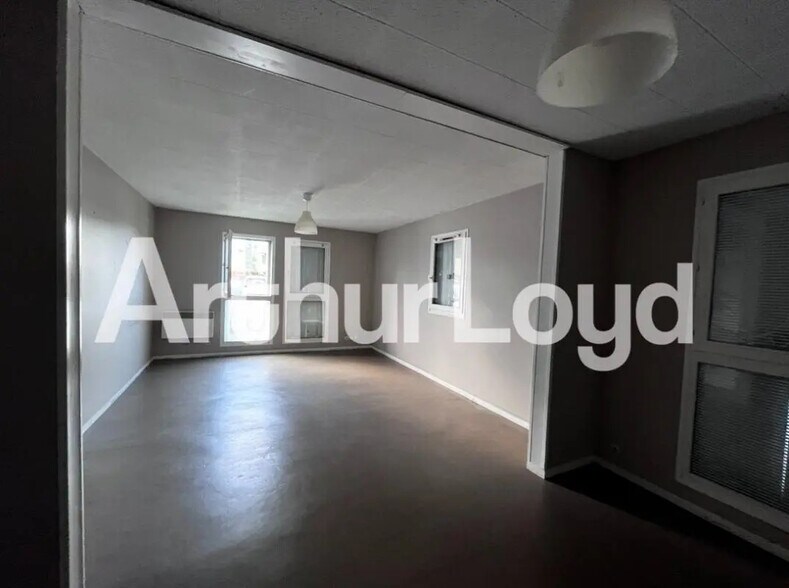 Office in Caen for lease - Interior Photo - Image 3 of 4