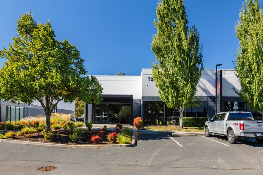15550 SW Millikan Way, Beaverton, OR for sale - Primary Photo - Image 1 of 4