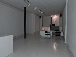 Retail in Barcelona, Barcelona for lease Building Photo- Image 2 of 6
