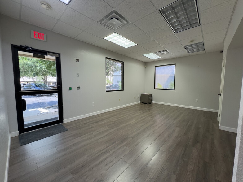 8420 Greenbrier, San Antonio, TX for lease - Lobby - Image 2 of 8