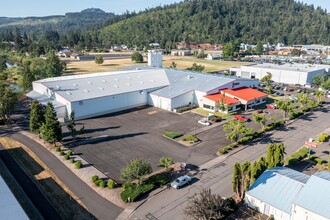 230 E Davidson Ave, Cottage Grove, OR for lease Building Photo- Image 2 of 15