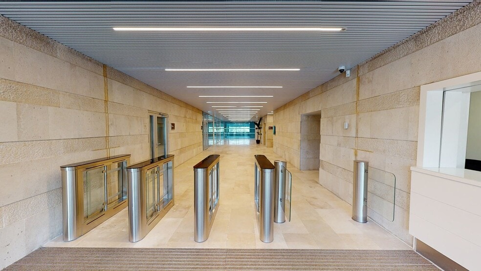 Calle Severo Ochoa, 2, Las Rozas de Madrid, Madrid for lease - Matterport 3D Scan - Image 2 of 39