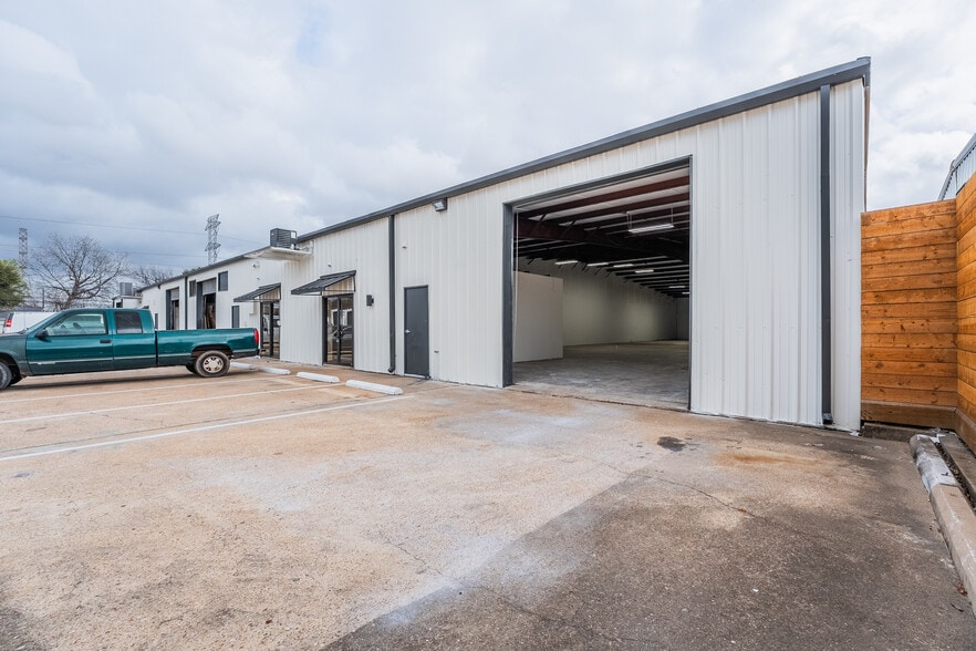 5707-5709 Gardendale Dr, Houston, TX for lease - Building Photo - Image 2 of 19