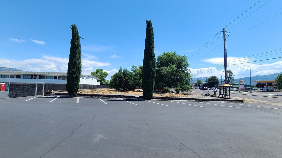 1015 S Riverside Ave, Medford, OR for sale - Building Photo - Image 1 of 7