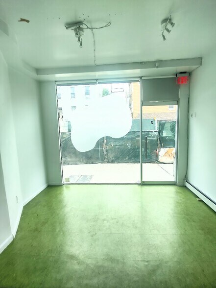 577 Lorimer St, Brooklyn, NY for sale - Building Photo - Image 1 of 1