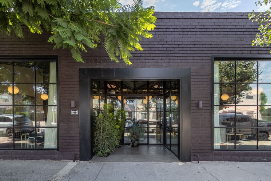 4216 W Jefferson Blvd, Los Angeles, CA for lease - Building Photo - Image 1 of 42