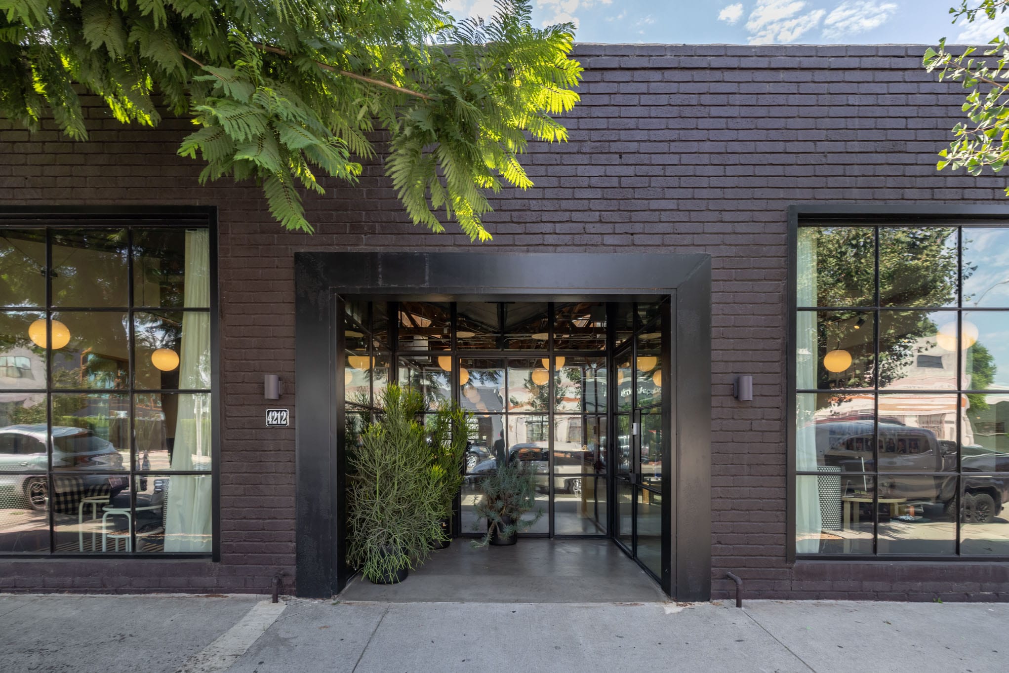 4216 W Jefferson Blvd, Los Angeles, CA for lease Building Photo- Image 1 of 43