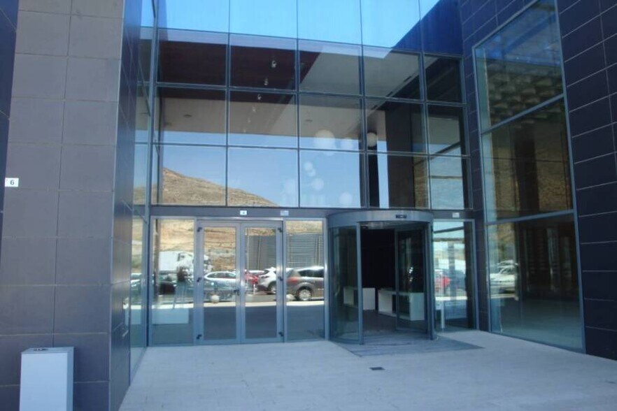 Office in SEVILLA for lease - Building Photo - Image 3 of 10