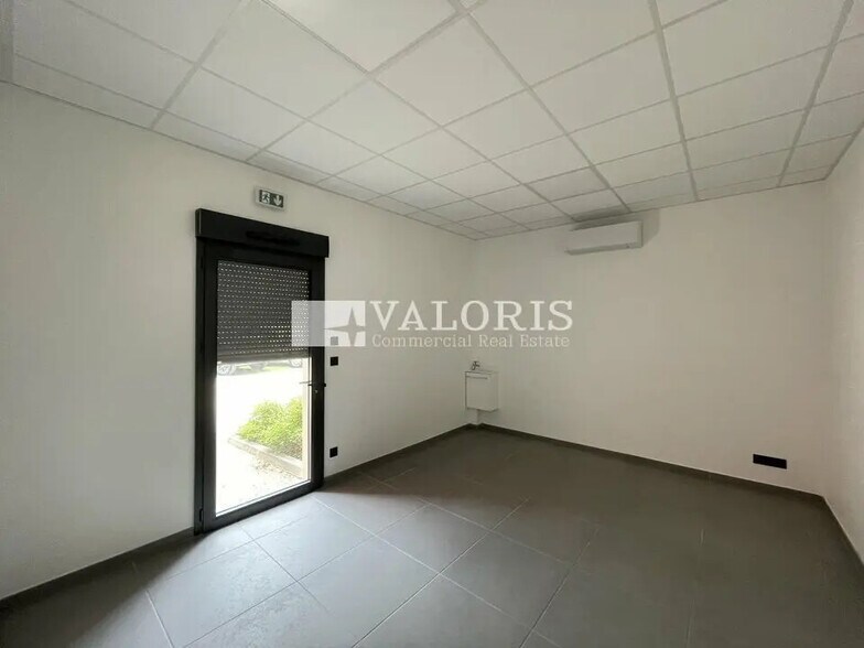 Office in Sainte-Foy-lès-Lyon for sale - Interior Photo - Image 2 of 8