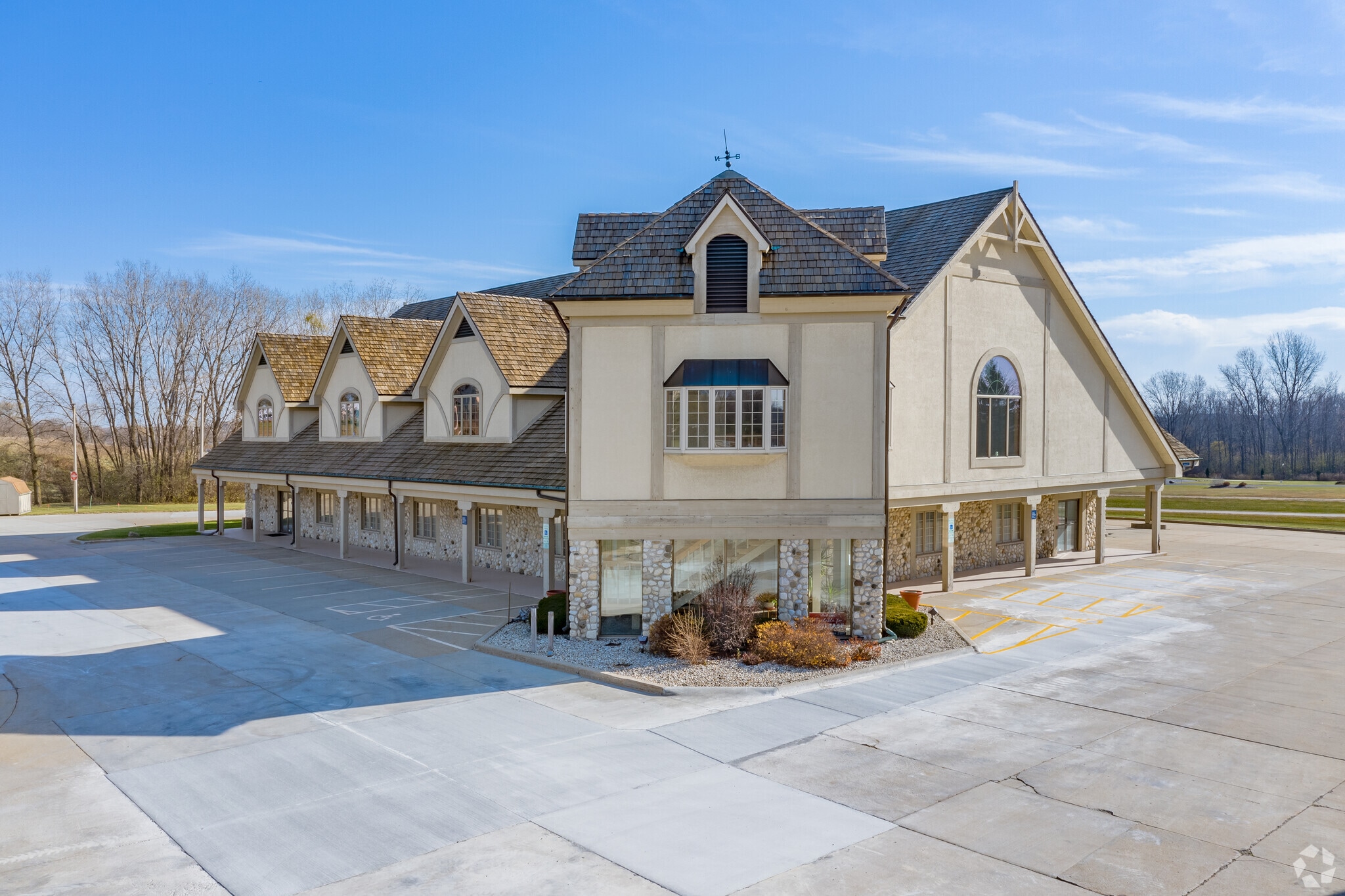 18741 W Mequon Rd, Germantown, WI for sale Primary Photo- Image 1 of 1