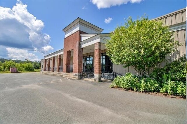 469 Broad St, Lyndonville, VT for sale - Building Photo - Image 1 of 1