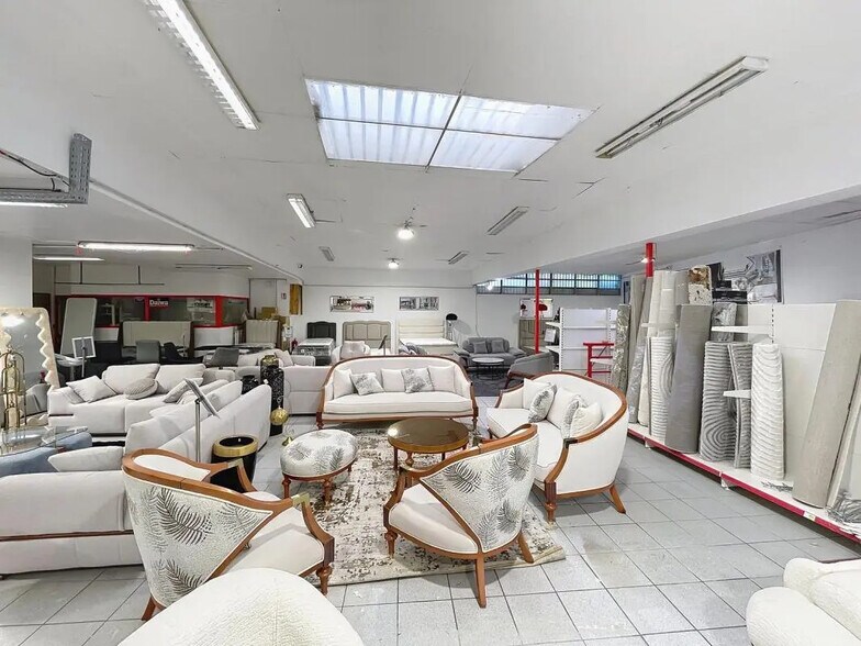 12 Rue Galilée, Villeurbanne for sale - Interior Photo - Image 3 of 5