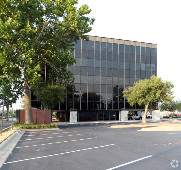 1020 W 4th St, Little Rock, AR for lease - Building Photo - Image 2 of 5