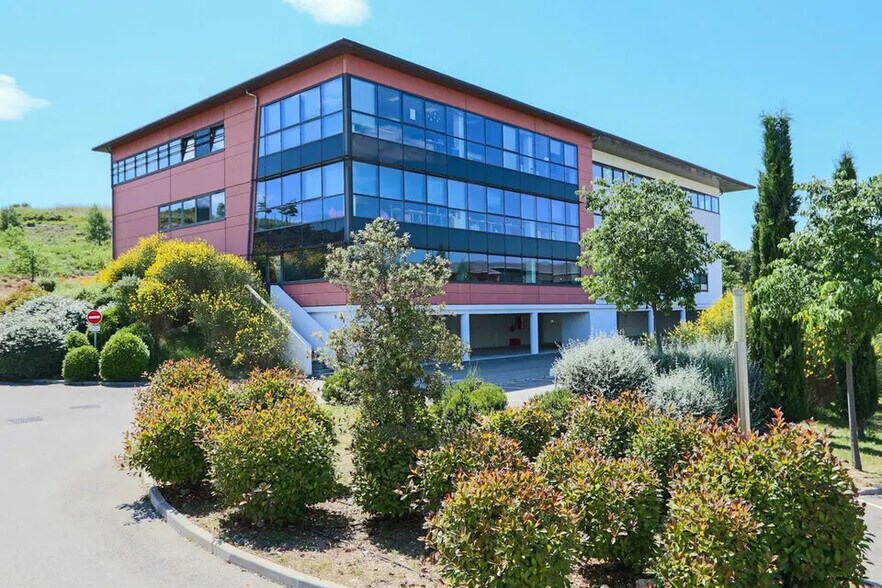 Office in Aix-en-Provence for lease - Building Photo - Image 1 of 5