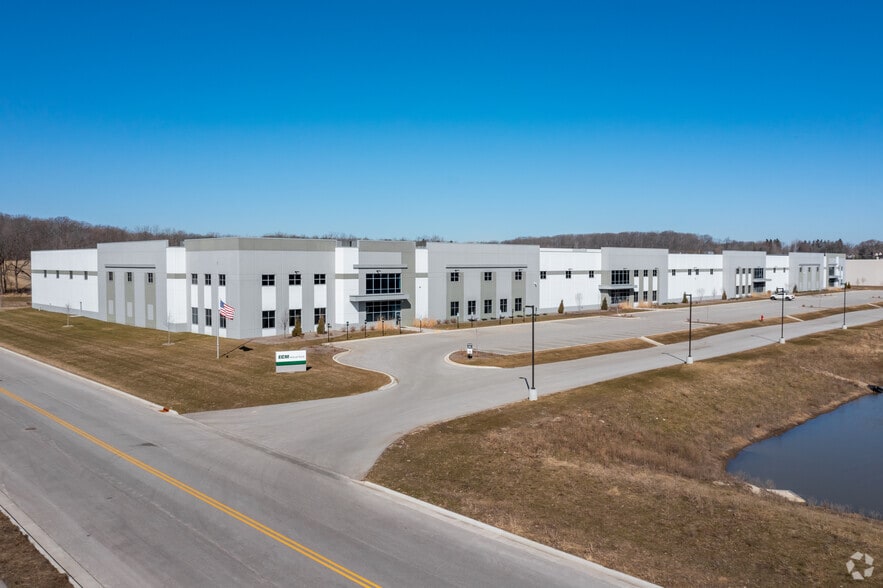 16555 W Small Rd, New Berlin, WI for sale - Building Photo - Image 1 of 1