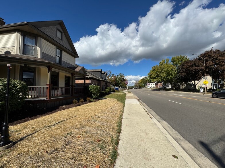 121 N Washington St, Naperville, IL for lease - Building Photo - Image 3 of 12