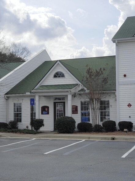707 Whitlock Ave SW, Marietta, GA for lease - Building Photo - Image 1 of 2