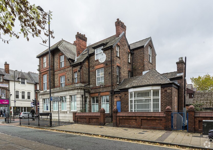 2 Crofts Bank Rd, Manchester, GTM M41 0TU Former RBS Bank