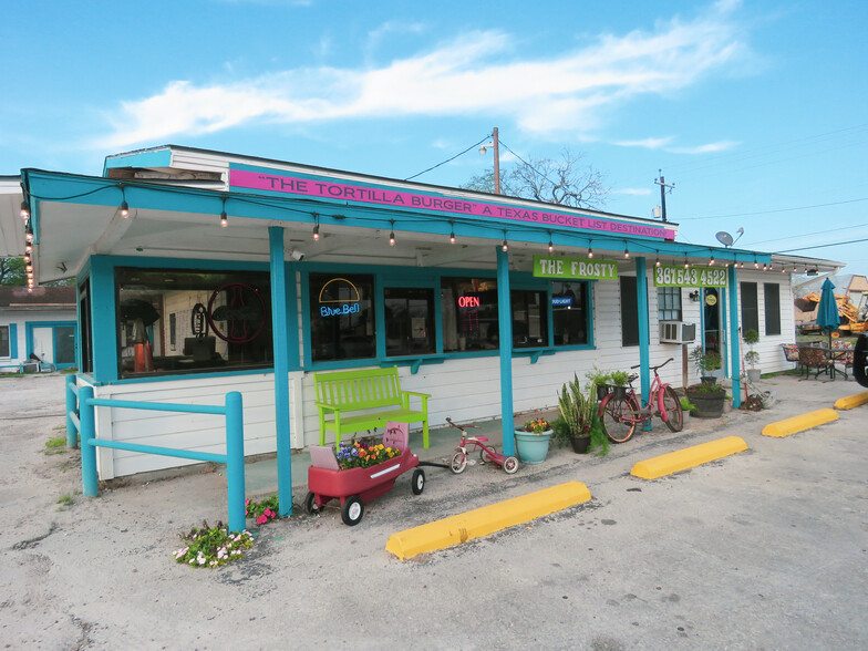 809 Wood Ave, Woodsboro, TX for sale - Building Photo - Image 1 of 21