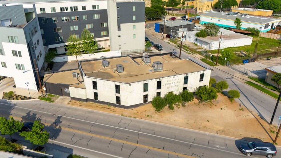 915 Dallas St, San Antonio, TX for lease - Building Photo - Image 2 of 18