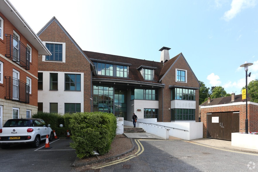 Roebuck Clos, Reigate for sale - Primary Photo - Image 1 of 1