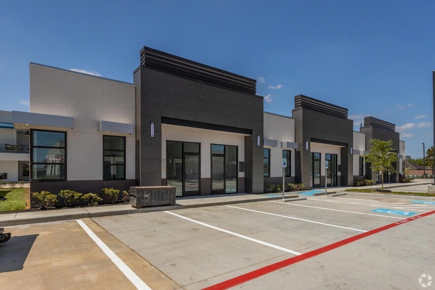 12280 Broadway St, Pearland, TX for lease - Building Photo - Image 2 of 21