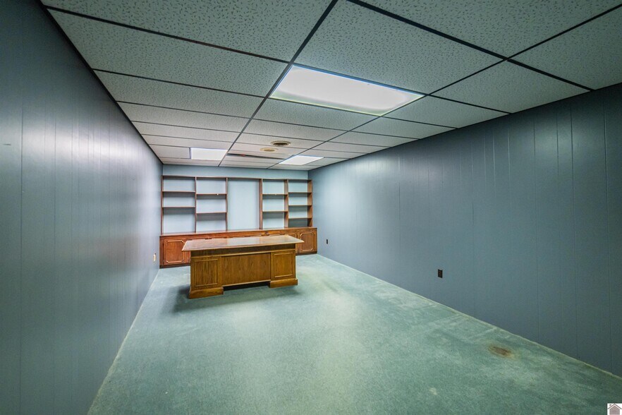 703 Jefferson St, Paducah, KY for lease - Interior Photo - Image 2 of 10