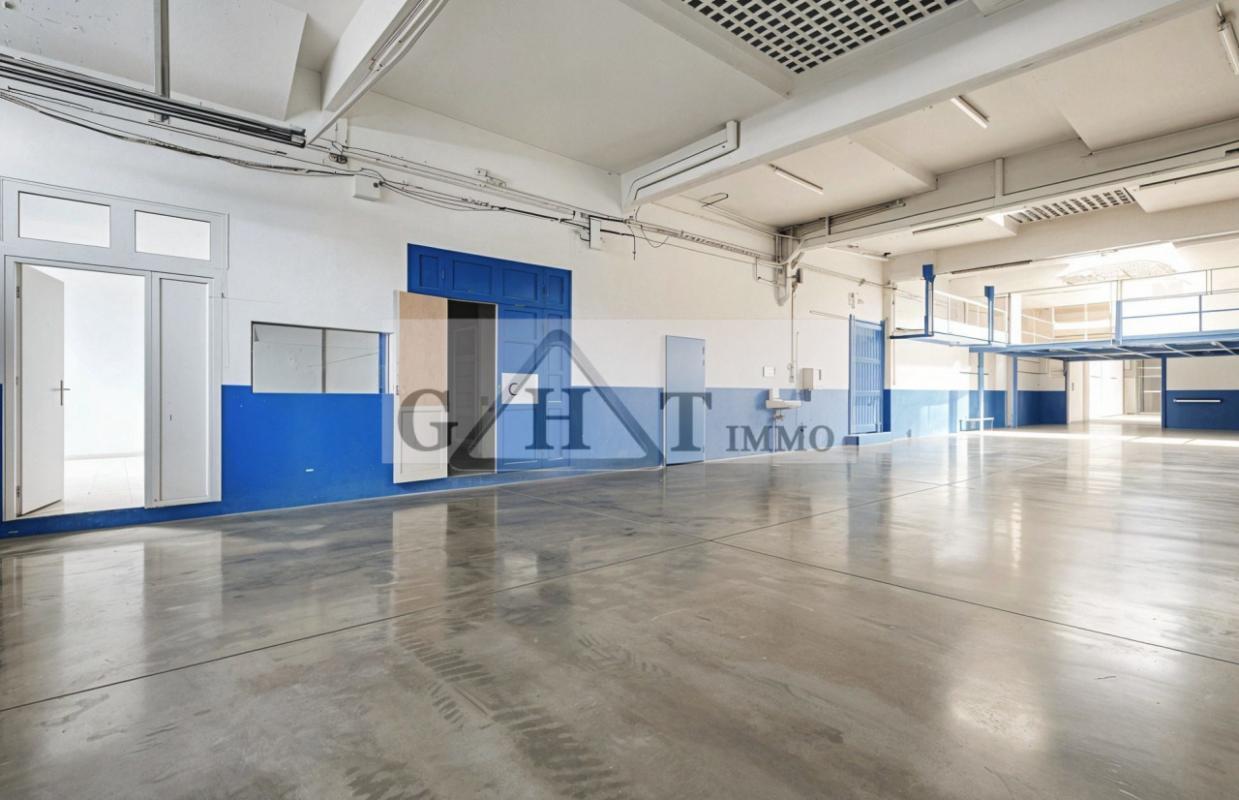 Industrial in Montreuil for sale Interior Photo- Image 1 of 3