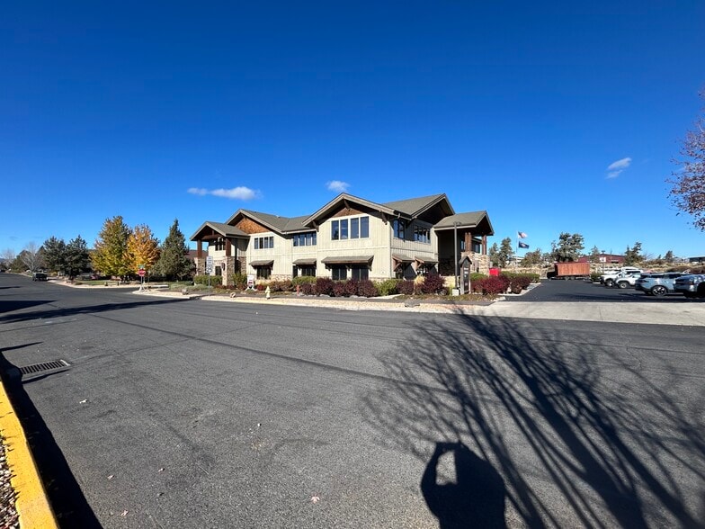 525 SW Umatilla St, Redmond, OR for sale - Building Photo - Image 3 of 40