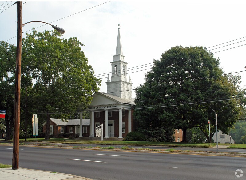 7901 Connecticut Ave, Chevy Chase, MD for sale - Primary Photo - Image 1 of 1