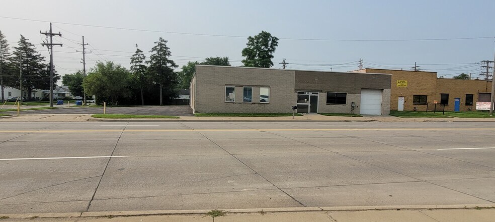 13120 E Nine Mile Rd, Warren, MI for sale - Building Photo - Image 1 of 1