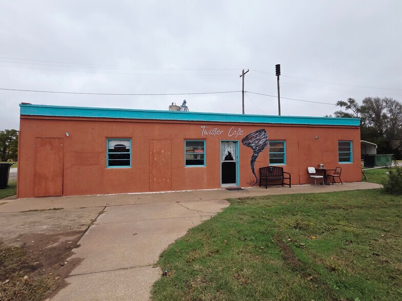 124 Main St, Wakita, OK for sale - Primary Photo - Image 1 of 11