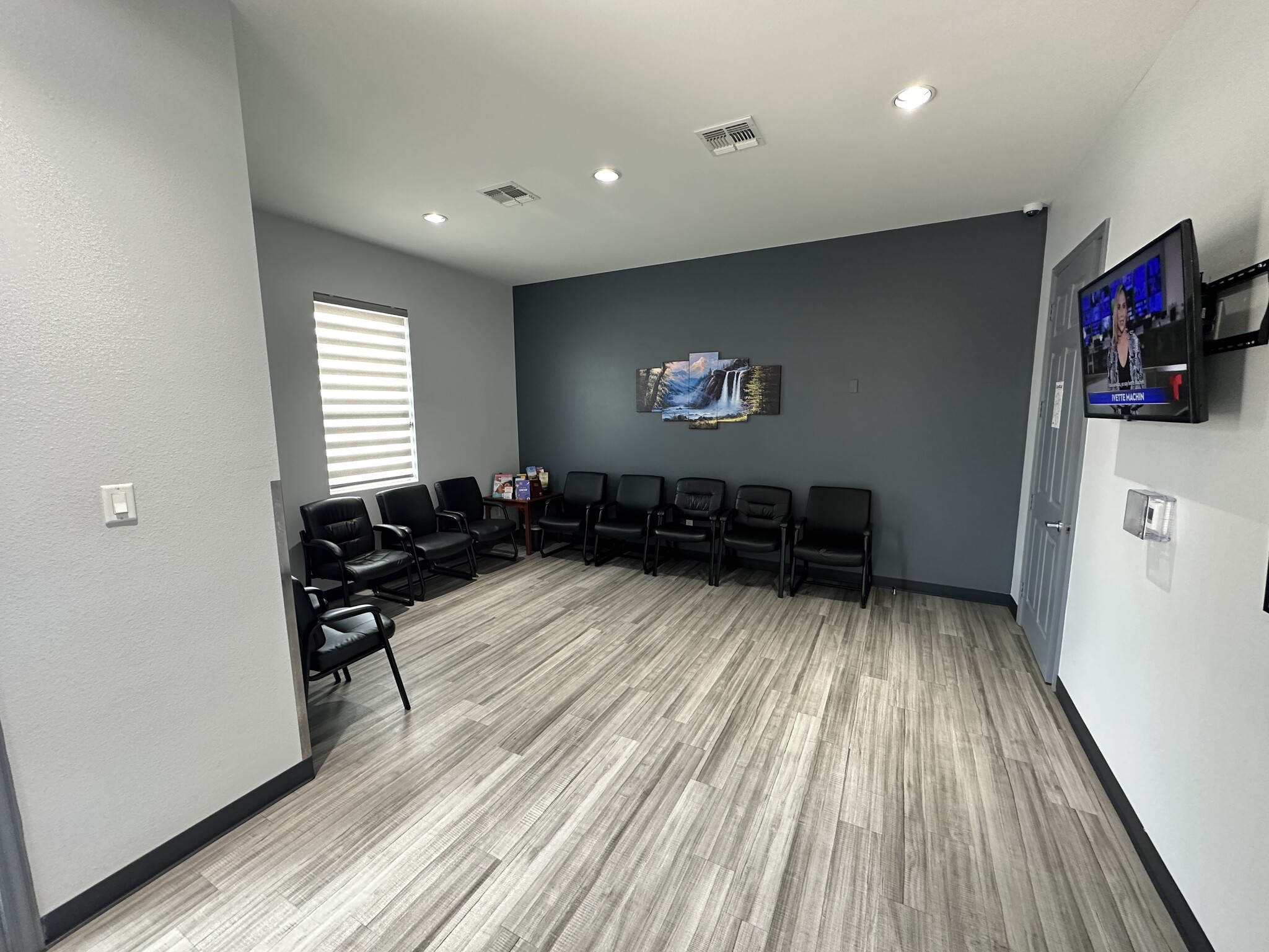 2214 Emery St, Denton, TX for lease Interior Photo- Image 1 of 4