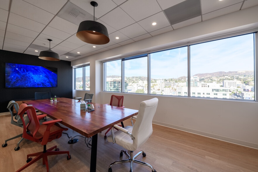 6430 W Sunset Blvd, Los Angeles, CA for lease - Interior Photo - Image 2 of 17