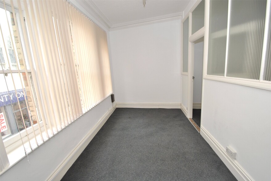 73-74 Boutport St, Barnstaple for lease - Interior Photo - Image 3 of 4