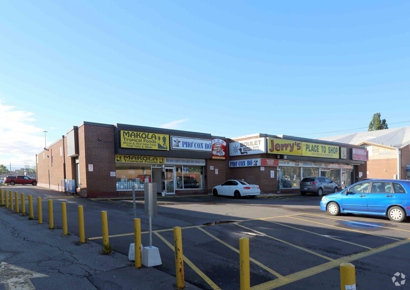 40-66 Beverly Hills Dr, Toronto, ON for lease - Primary Photo - Image 1 of 11
