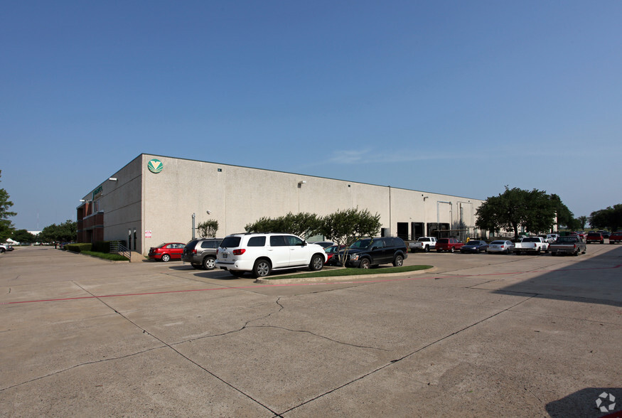 1625 W Crosby Rd, Carrollton, TX for lease - Building Photo - Image 3 of 9