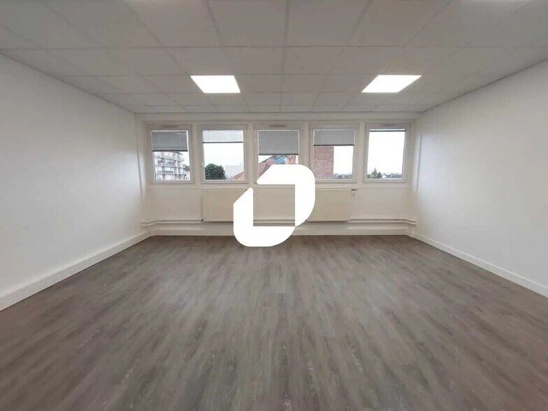 Office in Maurepas for lease - Interior Photo - Image 1 of 7