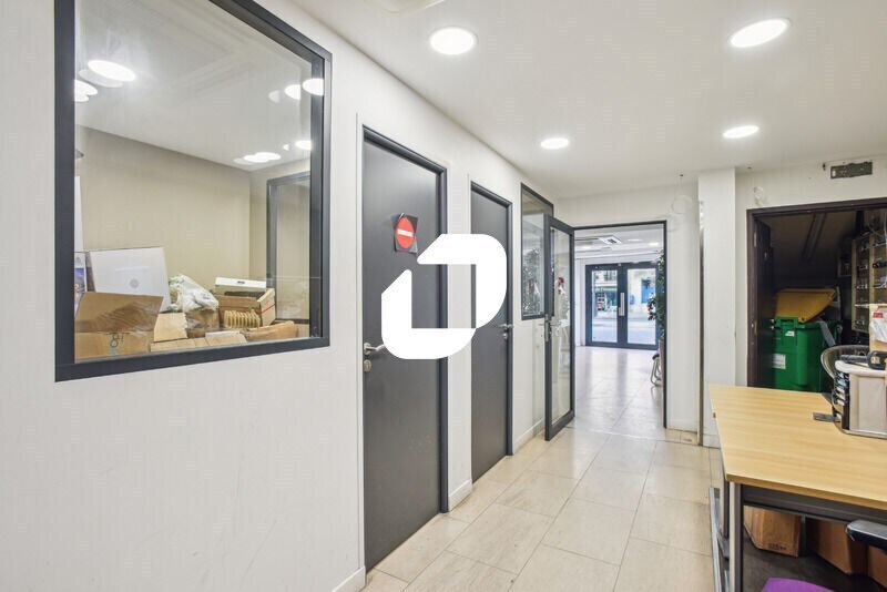Retail in Paris for lease - Interior Photo - Image 2 of 14