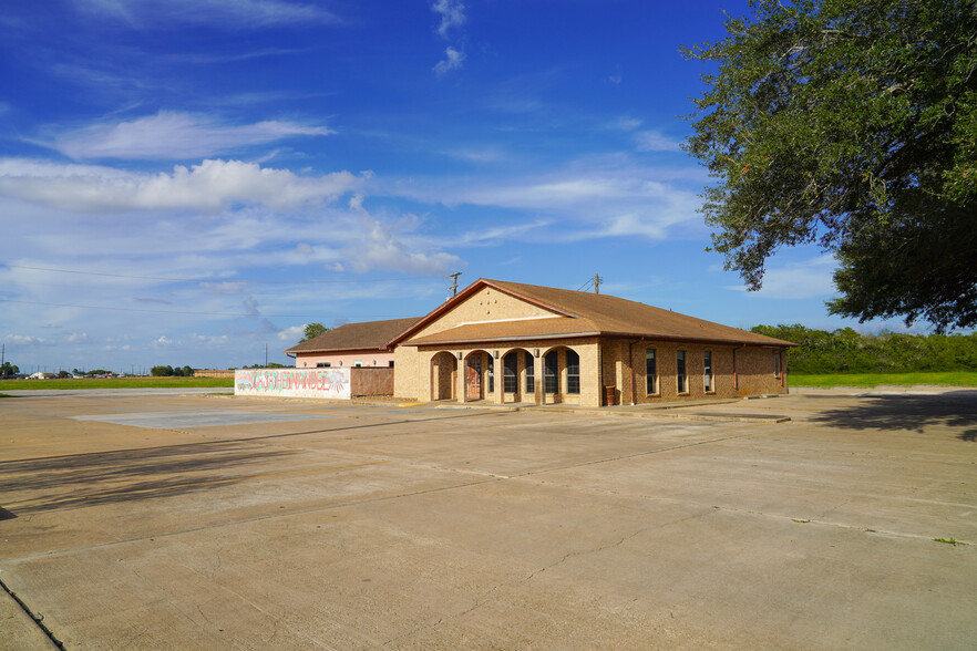 1006 West Loop, El Campo, TX for sale - Primary Photo - Image 2 of 17